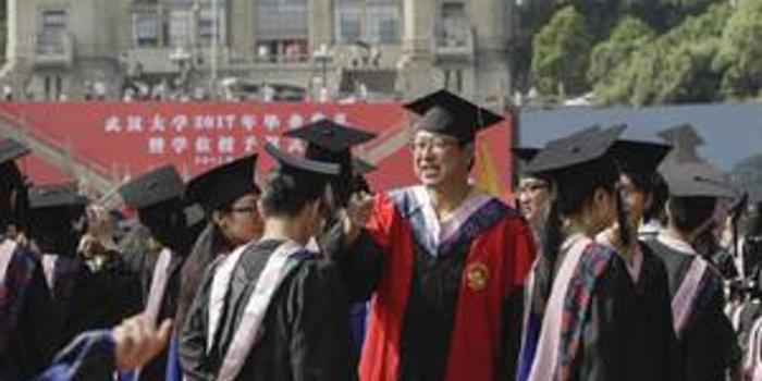 韩国大学生就业难 赖在学校延期毕业