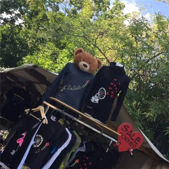 充满设计感的服装和摆饰