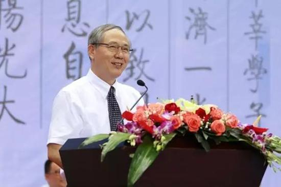 罗俊校长在开学典礼上致训词