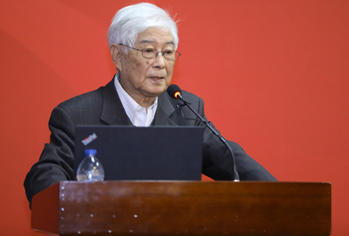　顾明远教授主旨演讲
