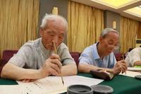 代代传承!85岁退休教授手写录取通知书14年