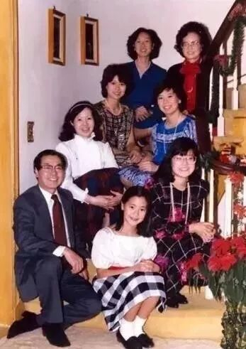 赵锡成夫妇与赵家六姐妹