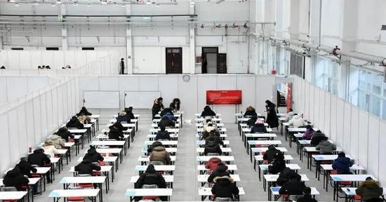 2021年12月25日,北京理工大学考点工程训练中心考场。新华社记者 任超 摄