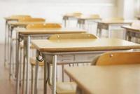 调整课桌高度防近视 学校别忽视这件“小事”