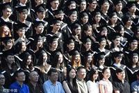 国新办:普通本专科在校生女生占52.5%超男生