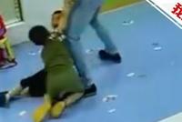 两男童不听话被“外教”拖走 培训机构:已退学费