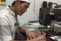 被炒菜耽误的诗人 高校厨师写千首诗歌贴满食堂
