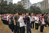 体育老师不能当班主任?媒体:偏见也该放下了