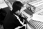 北京中小学生首尝网络开学 开学第一课新鲜又亲切
