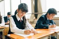 中国急速变化之下 庞大而沉默的“二本生”