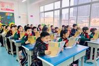 要“拿得起 放得下” 孩子的手机是该管管了