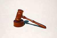 马上评︱因产检基因检测被解聘 对女性求职者欠公平