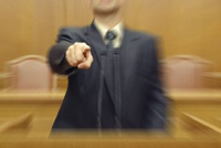 男子与堂哥合谋撞死7岁儿子骗保近百万