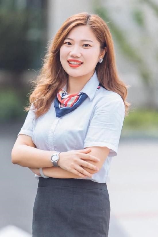 苏城外国语学校校长助理方周迎