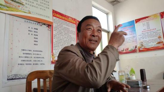 村主任彭乐冬说，以前县太爷经过洼里村都会“落驴”。新京报记者 王巍 摄影