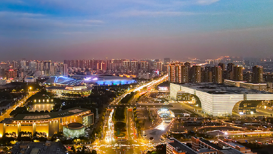 2021年1月14日,江苏常州,航拍文化广场夜景.图片来源:人民视觉