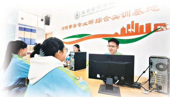 社区公共事务管理专业学生将社区情景带入课堂中。本报记者 孙毅 摄