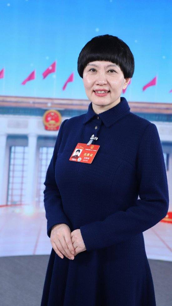 　　全国人大代表刘希娅在工作和履职调研中发现，目前义务教育阶段教师公开招聘存在教师报名条件专业要求过于窄化、跨学科考取编制受限、学校在教师招聘过程中话语权较小等问题。 受访者 供图