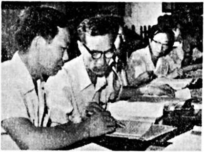 1980年,北师大阅卷点的教师正在进行高考阅卷。 王振民摄