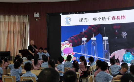小学科学课教师使用《奇幻科学城》节目视频授课