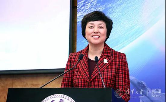 陈旭宣读研究院院士顾问委员会名单和专家咨询委员会名单