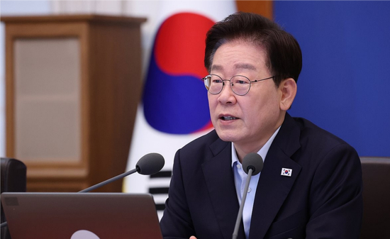 李在明25日在青瓦台主持国务会议 图为韩媒报道配图