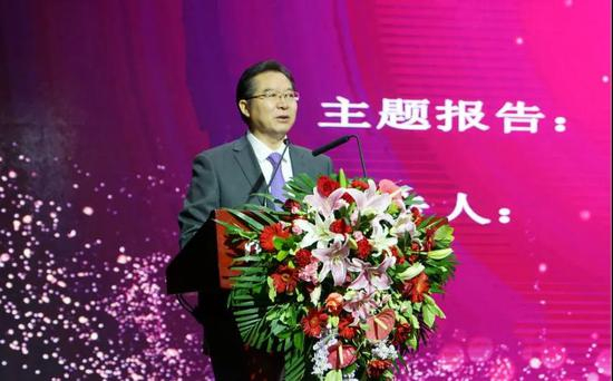 王殿军校长作主题报告