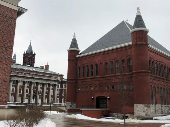 大雪过后的雪城大学