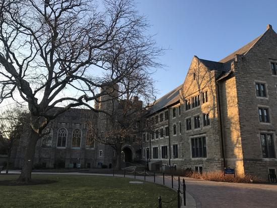 维拉诺瓦大学中，古朴而辉煌的校园建筑