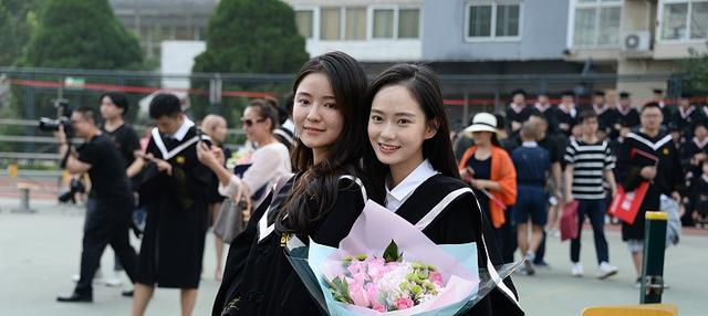 北电毕业典礼帅哥美女云集