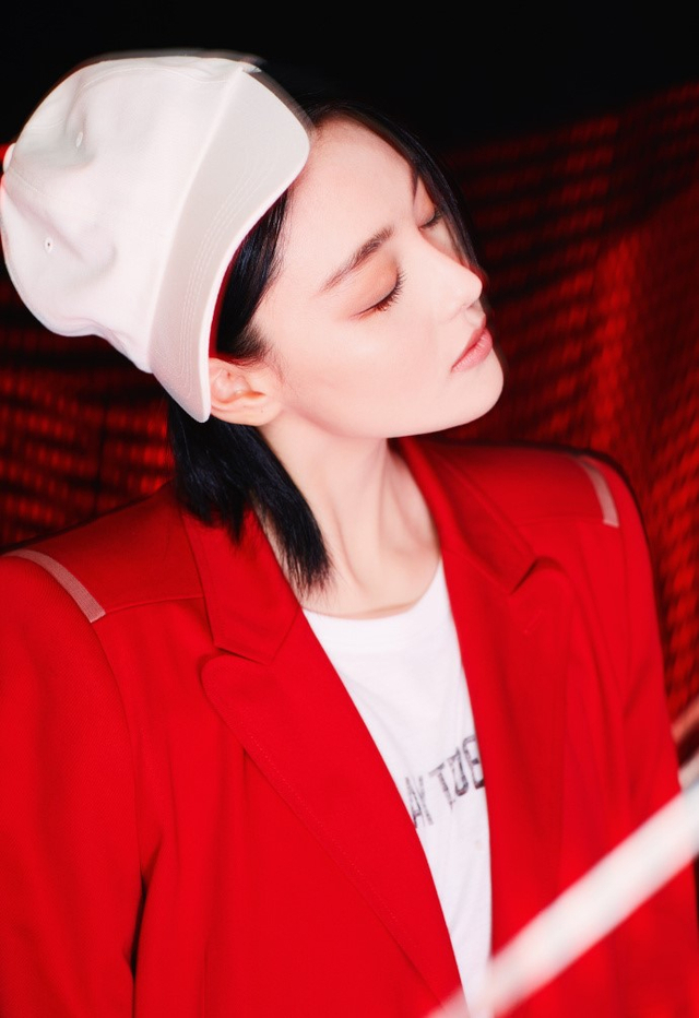 张馨予妩媚红衣造型_新浪图片