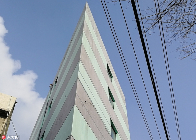 哈尔滨现奇葩"纸片楼"