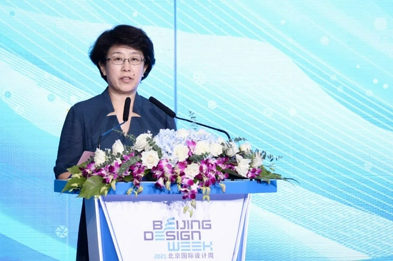 　　北京冬奥组委文化活动部部长陈宁致辞 陈宁部长全程参与北京2022年冬奥会和冬残奥会宣传海报征集评审情况