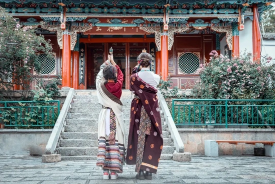 楚巴藏袍例子@图虫创意