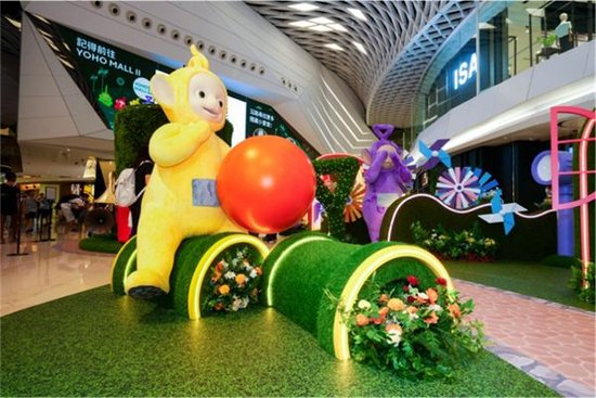 走进‘寻宝放大镜’开启捉迷藏之旅，途经‘迷离水管花’找到拉拉