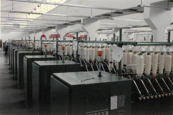 1993年新澳纺织生产车间