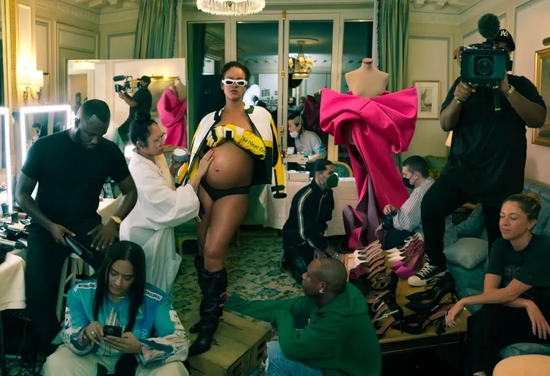 Rihanna&nbsp;/ Via VOGUE