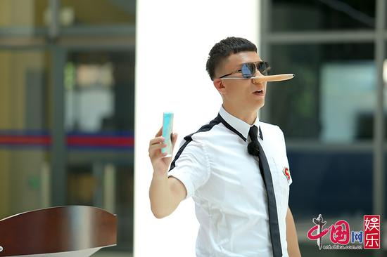 孙红雷哄黄磊做俯卧撑