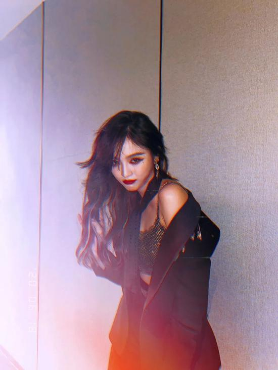 图源：微博@吴宣仪_Betty