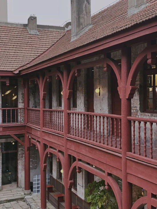  小红书@月亮我啃弯的