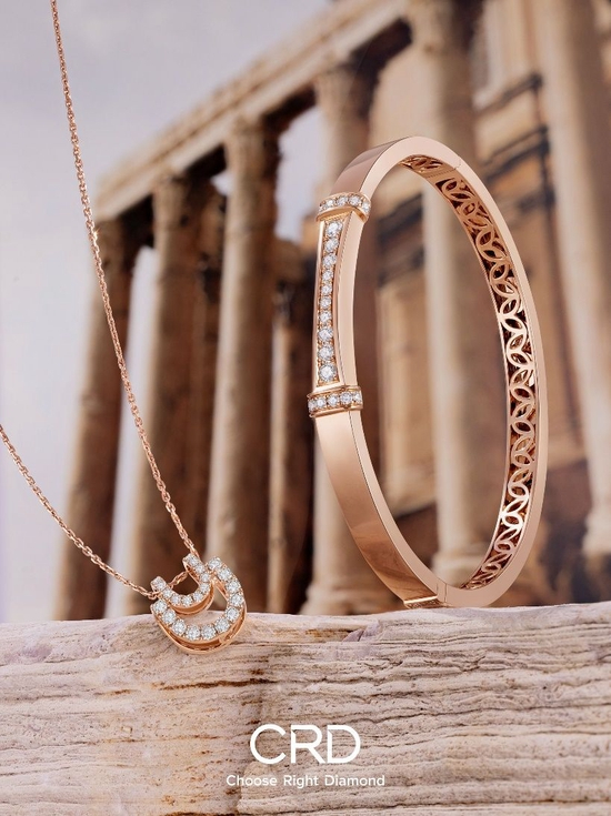 　　CRD Choose Right系列 CC-COUPLE 钻石链坠（左） CRD Choose Right系列 CC-COUPLE 钻石手镯（右）