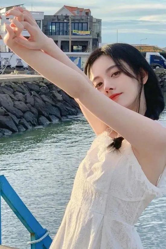 图源：微博@鞠婧祎