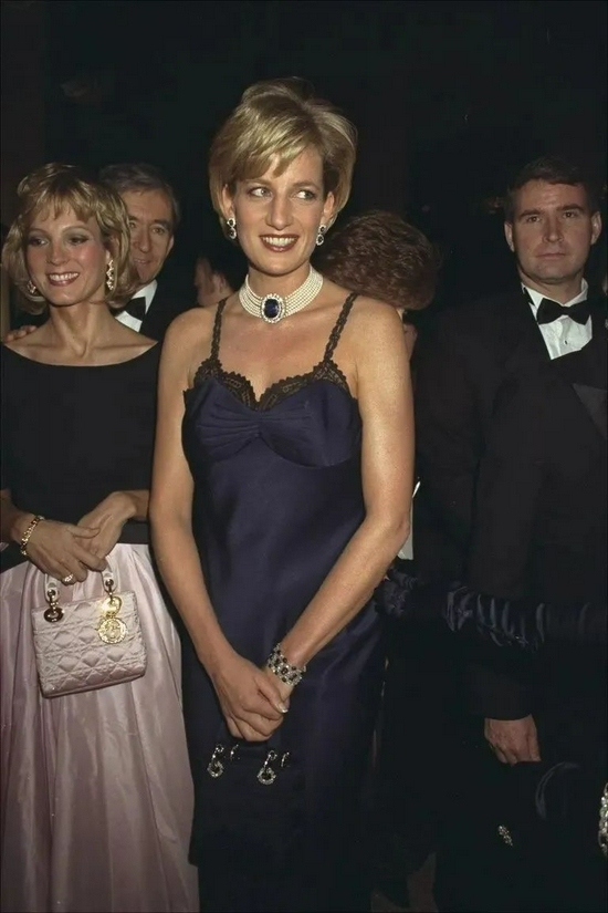 （黛安娜在Met Gala上）