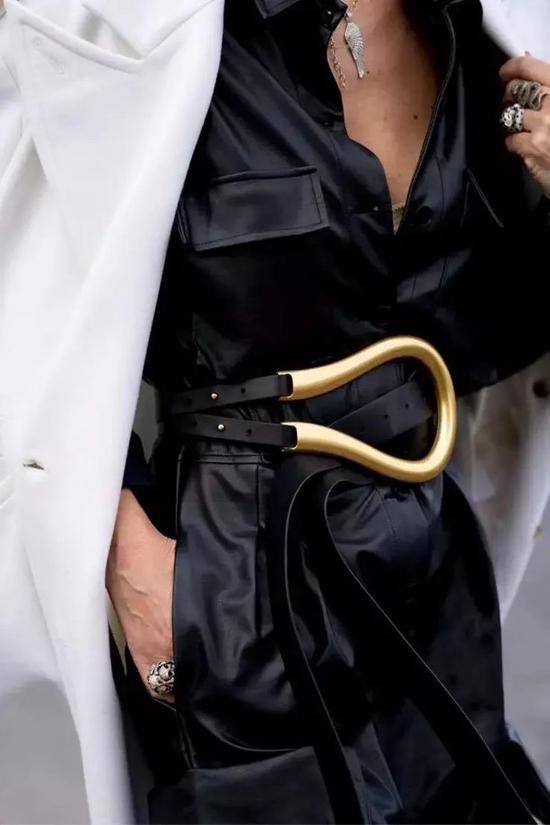 Horseshoe Buckle&nbsp;Belt&nbsp;/ Via&nbsp;VOGUE&nbsp;It