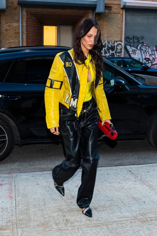 Bella Hadid / Via VOGUE