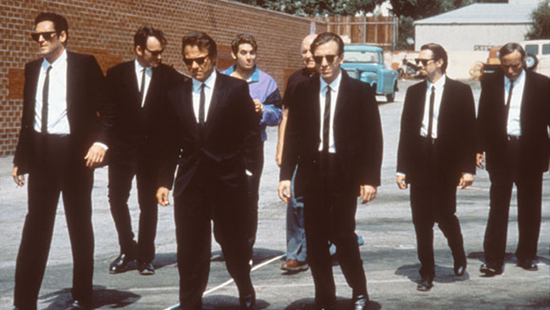  电影‘落水狗’，1992年上映，黑帮强盗人手一套西服和墨镜 来源/电影‘落水狗’截图
