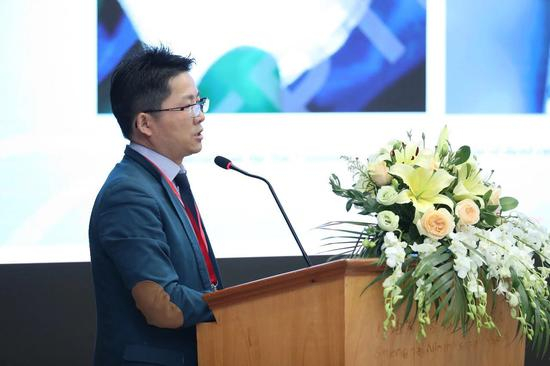 陈付国教授讲解颗粒软骨鼻整形技术