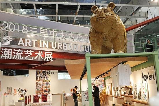 Laurence Vallières作品环保雕塑-亲子熊