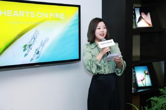 HEARTS ON FIRE代理品牌市场负责人兼 周大福珠宝尊尚业务管理部总经理张弦女士致辞