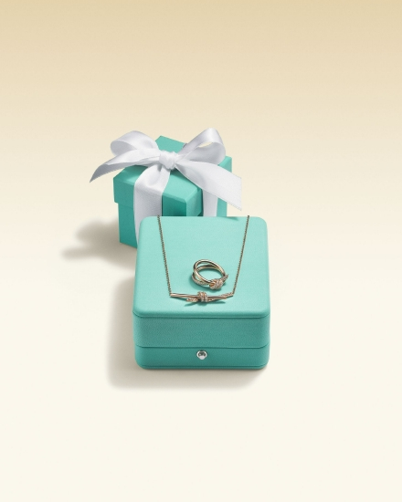 Tiffany & Co. 蒂芙尼Knot系列18K玫瑰金镶钻吊坠及双行戒指